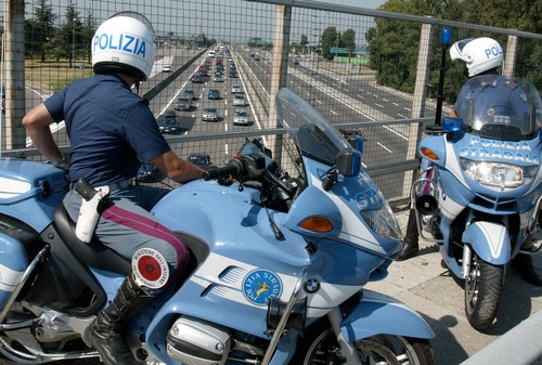 Nuova proposta di legge: "Ritiro immediato patente a prima violazione -Uso smartphone e cellulare alla guida"