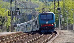 Treno in ritardo: quando spetta il risarcimento?